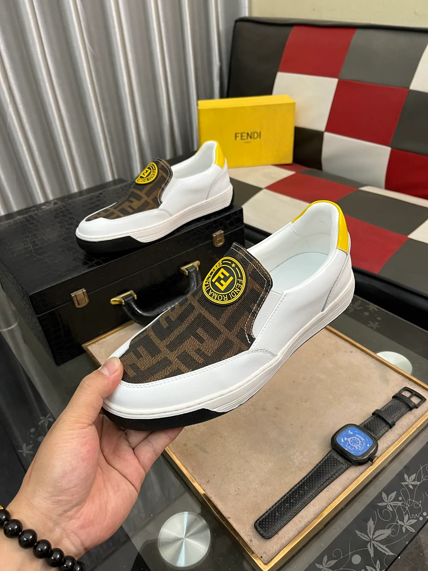 Men's Men's Shoes💰420⌚️⌚️[Fendi] Fendi's latest casual shoes for men! Available at counters simultaneously! Made entirely of imported top-grain calfskin, the interior is made of top-grain water-dyed cowhide, and the original factory-supplied rubber outsole. Leading new fashion concepts. Matching code: 38-442️⃣Colors available